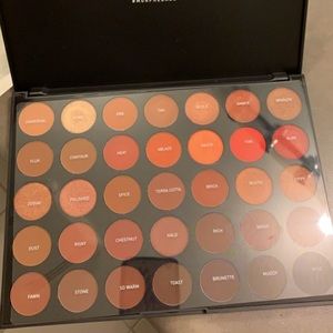 Morphe 35O2 second nature eyeshadow palette.